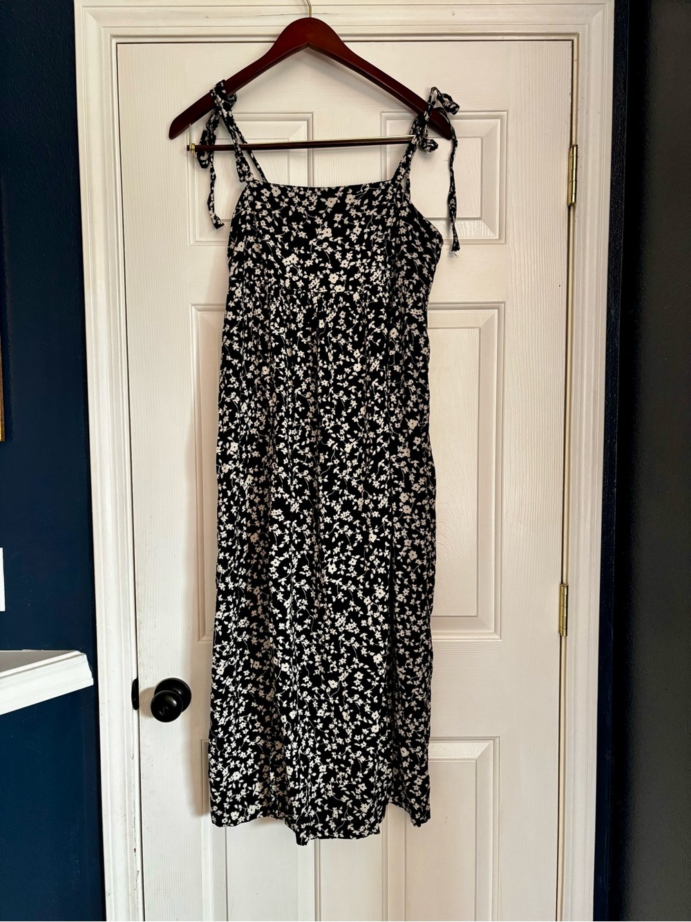 Old Navy Black & Cream Floral Tie-Shoulder Midi Dress Size Medium